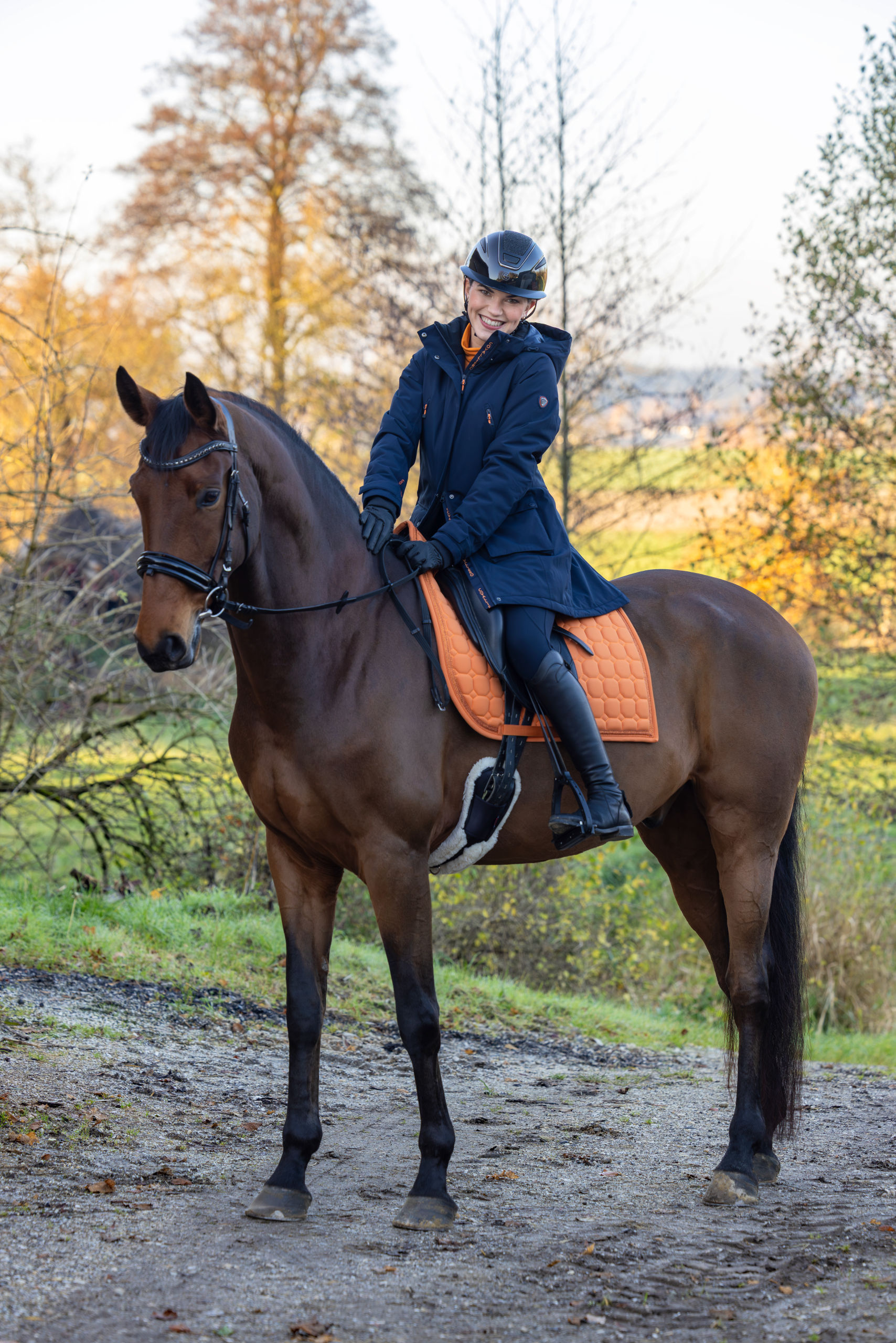 Stylizacja Covalliero w granatowej parce